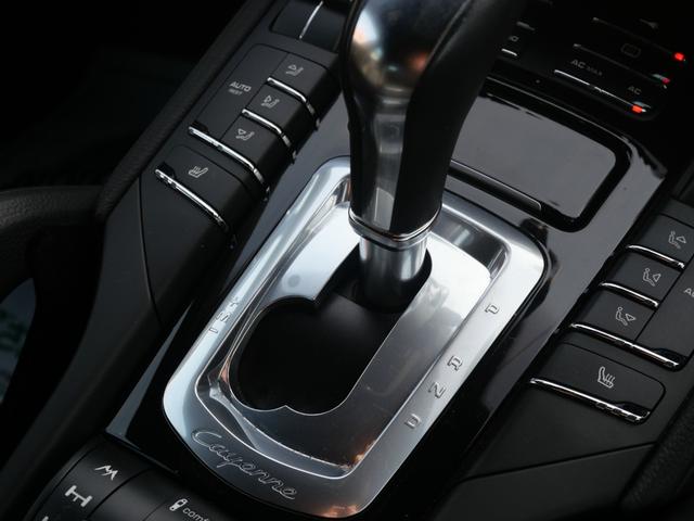 カイエン 純正ナビTVフルセグ Bカメラ パワーバックドア サンルーフ キセノン 本革シート シートヒーター クルーズコントロール サイドカメラ 純正21AW フロアーマット リヤスポ ETC アイドリングS(9枚目)