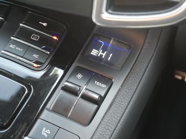 カイエン 純正ナビTVフルセグ Bカメラ パワーバックドア サンルーフ キセノン 本革シート シートヒーター クルーズコントロール サイドカメラ 純正21AW フロアーマット リヤスポ ETC アイドリングS(10枚目)