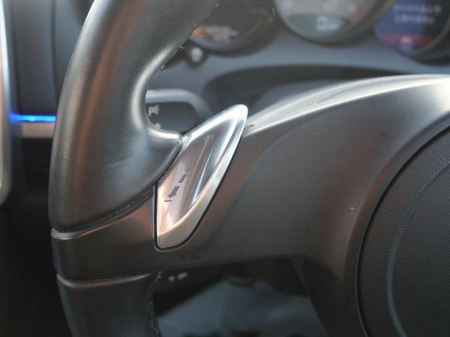 カイエン 純正ナビTVフルセグ Bカメラ パワーバックドア サンルーフ キセノン 本革シート シートヒーター クルーズコントロール サイドカメラ 純正21AW フロアーマット リヤスポ ETC アイドリングS(18枚目)