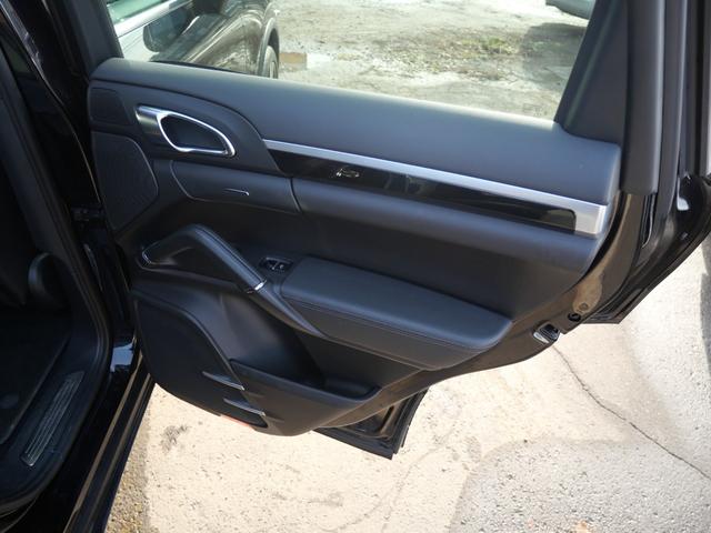 カイエン 純正ナビTVフルセグ Bカメラ パワーバックドア サンルーフ キセノン 本革シート シートヒーター クルーズコントロール サイドカメラ 純正21AW フロアーマット リヤスポ ETC アイドリングS(31枚目)