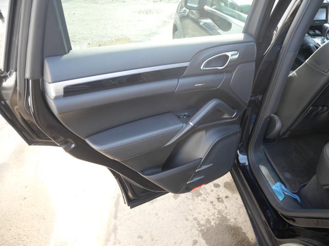 カイエン 純正ナビTVフルセグ Bカメラ パワーバックドア サンルーフ キセノン 本革シート シートヒーター クルーズコントロール サイドカメラ 純正21AW フロアーマット リヤスポ ETC アイドリングS(36枚目)