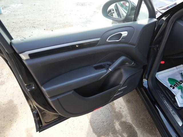 カイエン 純正ナビTVフルセグ Bカメラ パワーバックドア サンルーフ キセノン 本革シート シートヒーター クルーズコントロール サイドカメラ 純正21AW フロアーマット リヤスポ ETC アイドリングS(43枚目)