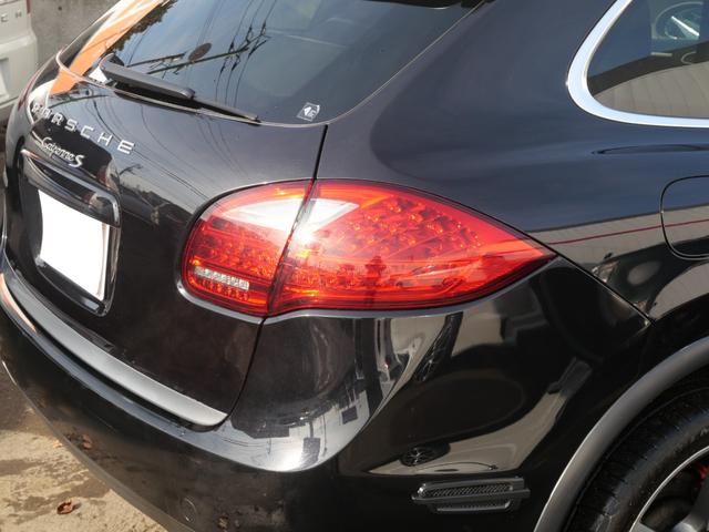 カイエン 純正ナビTVフルセグ Bカメラ パワーバックドア サンルーフ キセノン 本革シート シートヒーター クルーズコントロール サイドカメラ 純正21AW フロアーマット リヤスポ ETC アイドリングS(61枚目)