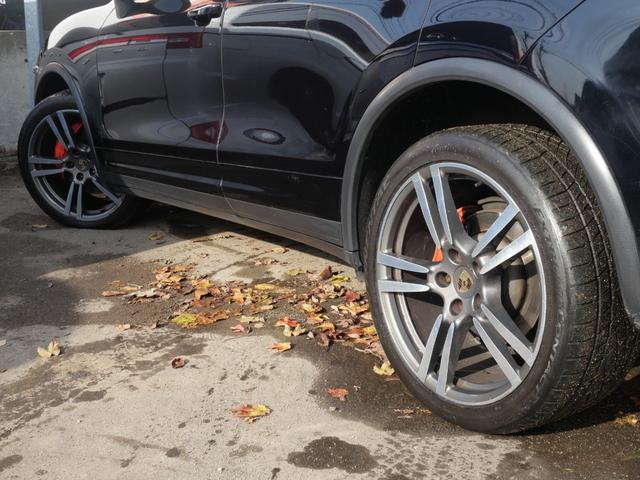 カイエン 純正ナビTVフルセグ Bカメラ パワーバックドア サンルーフ キセノン 本革シート シートヒーター クルーズコントロール サイドカメラ 純正21AW フロアーマット リヤスポ ETC アイドリングS(65枚目)