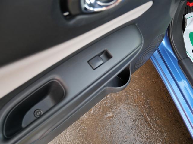 ノート X FOUR スマートセーフティエディション 社外フルセグナビ Bluetooth アラウンドビューモニター エマージェンシーブレーキ デジタルインナーミラー エンジンスターター インテリキー 車線逸脱警報 ETC プッシュスタート フロアマット(34枚目)