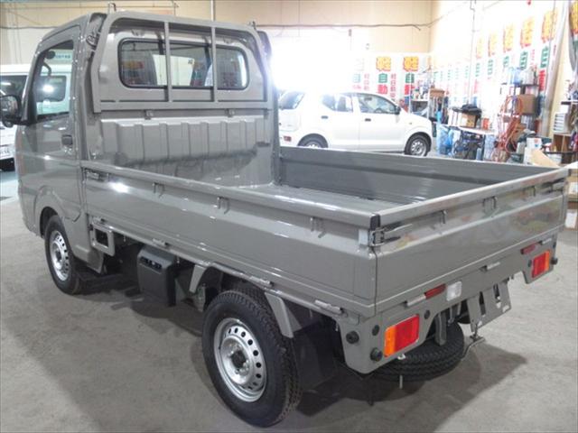 キャリイトラック ＫＣエアコン・パワステ　スズキセーフティサポート・届出済未使用車・衝突軽減ブレーキ・誤発進抑制装置・横滑り防止装置・キーレス・アイドリングストップ・ＡＢＳ・　Ｗエアバック・エアコン・パワステ・パワーウィンドウ・禁煙車・４ＷＤ（4枚目）