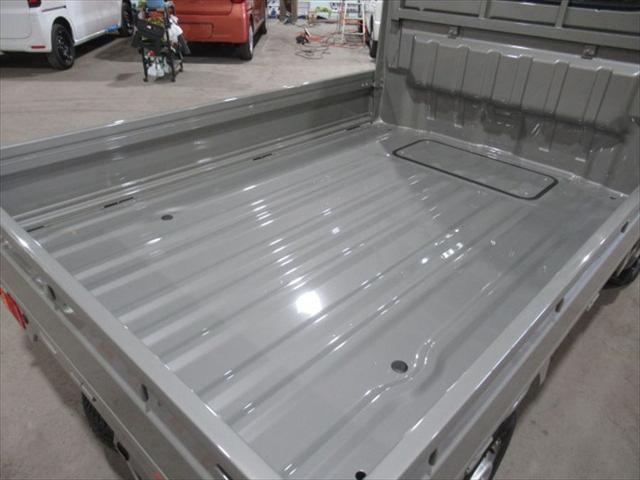 キャリイトラック ＫＣエアコン・パワステ　スズキセーフティサポート・届出済未使用車・衝突軽減ブレーキ・誤発進抑制装置・横滑り防止装置・キーレス・アイドリングストップ・ＡＢＳ・　Ｗエアバック・エアコン・パワステ・パワーウィンドウ・禁煙車・４ＷＤ（11枚目）