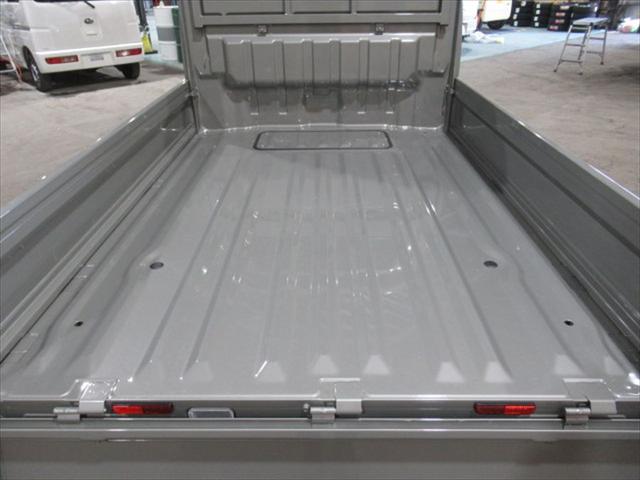 キャリイトラック ＫＣエアコン・パワステ　スズキセーフティサポート・届出済未使用車・衝突軽減ブレーキ・誤発進抑制装置・横滑り防止装置・キーレス・アイドリングストップ・ＡＢＳ・　Ｗエアバック・エアコン・パワステ・パワーウィンドウ・禁煙車・４ＷＤ（12枚目）