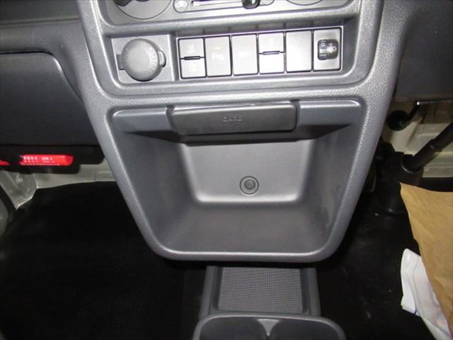 キャリイトラック ＫＣエアコン・パワステ　スズキセーフティサポート・届出済未使用車・衝突軽減ブレーキ・誤発進抑制装置・横滑り防止装置・キーレス・アイドリングストップ・ＡＢＳ・　Ｗエアバック・エアコン・パワステ・パワーウィンドウ・禁煙車・４ＷＤ（20枚目）