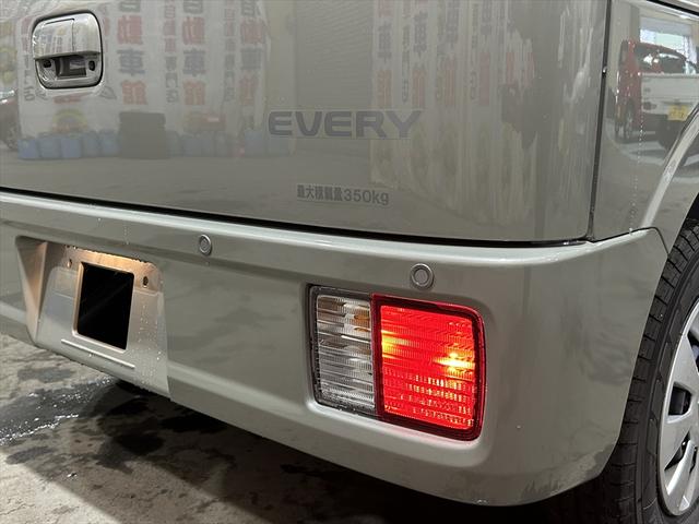 エブリイ ジョインターボ　バックアイカメラディスプレイオーディオ・届出済未使用車・シートヒーター・ミラーヒーター・ＬＥＤライト・プッシュスタート・衝突軽減ブレーキ・誤発進抑制装置・横滑り防止装置・ＡＢＳ・禁煙車・４ＷＤ（7枚目）