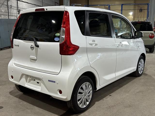 デイズ Ｓ　フルセグＴＶナビ・Ｂｌｕｅｔｏｏｔｈ・ドライブレコーダー・シートヒーター・ミラーヒーター・アイドリングストップ・キーレス・衝突軽減ブレーキ・誤発進抑制装置・横滑り防止装置・禁煙車・４ＷＤ（5枚目）