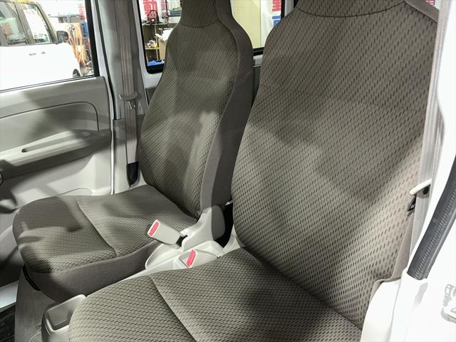 エブリイ ＰＣ　セーフティーサポート装着車・フルセグＴＶナビ・Ｂｌｕｅｔｏｏｔｈ・ＤＶＤ再生・キーレス・ミラーヒーター・衝突軽減ブレーキ・誤発進抑制装置・横滑り防止装置・ＡＢＳ・Ｗエアバック・禁煙車・４ＷＤ（17枚目）