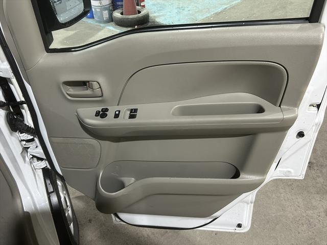 エブリイ ＰＣ　セーフティーサポート装着車・フルセグＴＶナビ・Ｂｌｕｅｔｏｏｔｈ・ＤＶＤ再生・キーレス・ミラーヒーター・衝突軽減ブレーキ・誤発進抑制装置・横滑り防止装置・ＡＢＳ・Ｗエアバック・禁煙車・４ＷＤ（20枚目）