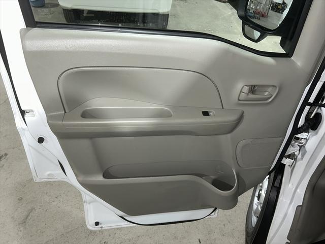 エブリイ ＰＣ　セーフティーサポート装着車・フルセグＴＶナビ・Ｂｌｕｅｔｏｏｔｈ・ＤＶＤ再生・キーレス・ミラーヒーター・衝突軽減ブレーキ・誤発進抑制装置・横滑り防止装置・ＡＢＳ・Ｗエアバック・禁煙車・４ＷＤ（22枚目）