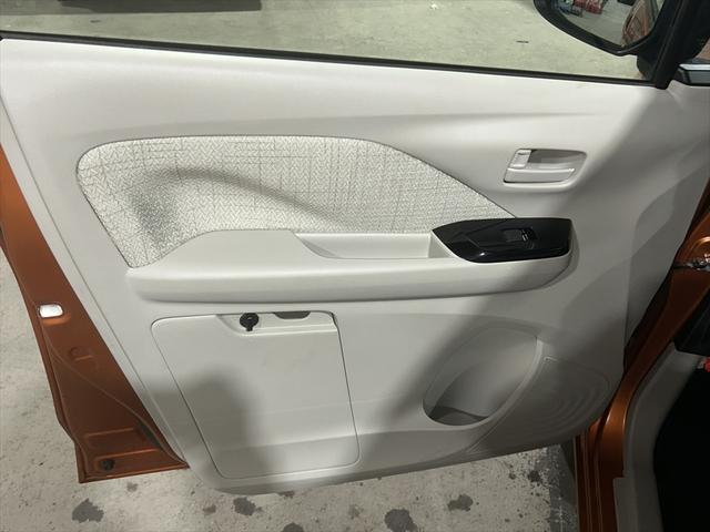 デイズ Ｘ　アラウンドビューモニター・衝突軽減ブレーキ・誤発進抑制装置・横滑り防止装置・シートヒーター・ミラーヒーター・バックカメラ・純正アルミホイール・サイドエアバック・カーテンエアバック・禁煙車・ＡＢＳ４ＷＤ（22枚目）