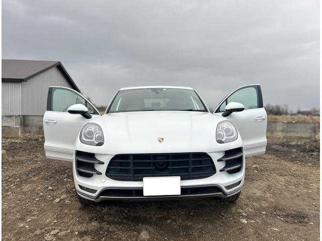 マカン マカン　ターボ　ターボ（５名）　本革シート　電動格納ミラー　３６０度カメラ　シートヒータ　バックモニター　Ｓカメラ　ＨＤＤナビ　盗難防止システム　ツインターボ　オートエアコン　オートライト　４ＷＤ　ナビ（4枚目）