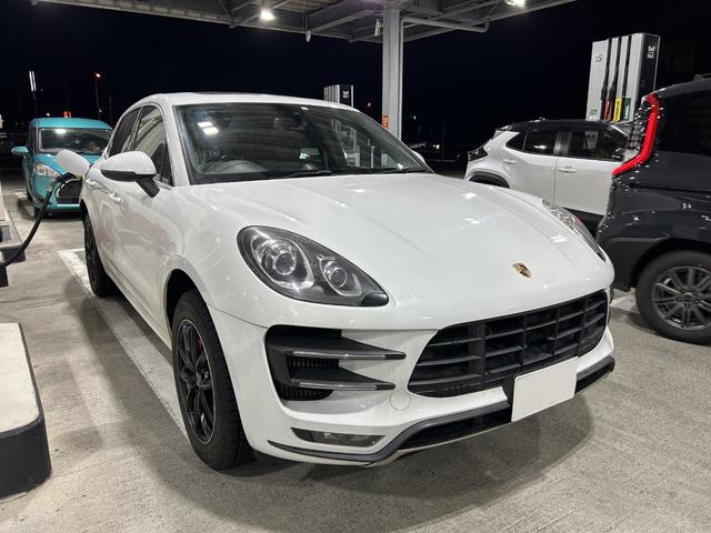 マカン マカン　ターボ　ターボ（５名）　本革シート　電動格納ミラー　３６０度カメラ　シートヒータ　バックモニター　Ｓカメラ　ＨＤＤナビ　盗難防止システム　ツインターボ　オートエアコン　オートライト　４ＷＤ　ナビ（7枚目）