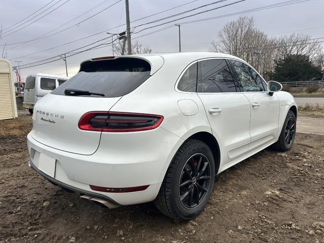 マカン マカン　ターボ　ターボ（５名）　本革シート　電動格納ミラー　３６０度カメラ　シートヒータ　バックモニター　Ｓカメラ　ＨＤＤナビ　盗難防止システム　ツインターボ　オートエアコン　オートライト　４ＷＤ　ナビ（9枚目）