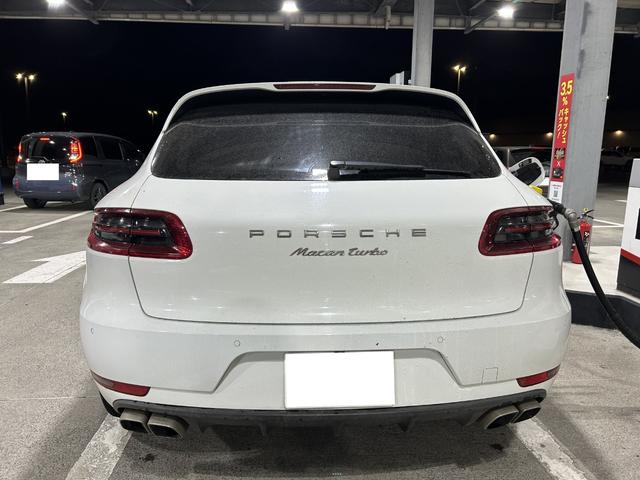 マカン マカン　ターボ　ターボ（５名）　本革シート　電動格納ミラー　３６０度カメラ　シートヒータ　バックモニター　Ｓカメラ　ＨＤＤナビ　盗難防止システム　ツインターボ　オートエアコン　オートライト　４ＷＤ　ナビ（12枚目）