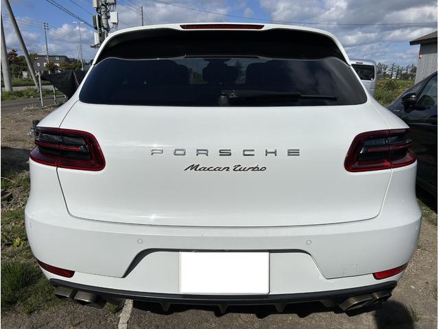 マカン マカン　ターボ　ターボ（５名）　本革シート　電動格納ミラー　３６０度カメラ　シートヒータ　バックモニター　Ｓカメラ　ＨＤＤナビ　盗難防止システム　ツインターボ　オートエアコン　オートライト　４ＷＤ　ナビ（13枚目）