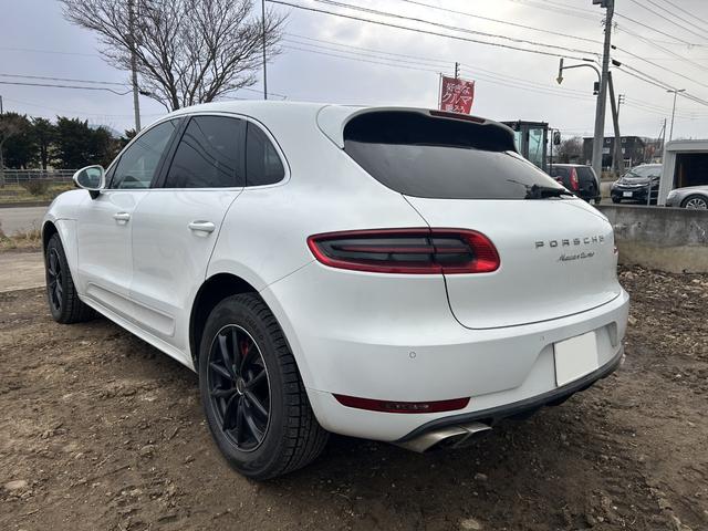 マカン マカン　ターボ　ターボ（５名）　本革シート　電動格納ミラー　３６０度カメラ　シートヒータ　バックモニター　Ｓカメラ　ＨＤＤナビ　盗難防止システム　ツインターボ　オートエアコン　オートライト　４ＷＤ　ナビ（14枚目）