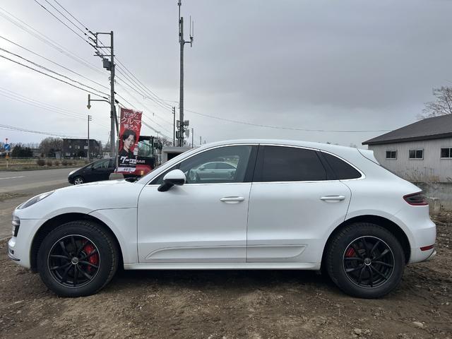 マカン マカン　ターボ　ターボ（５名）　本革シート　電動格納ミラー　３６０度カメラ　シートヒータ　バックモニター　Ｓカメラ　ＨＤＤナビ　盗難防止システム　ツインターボ　オートエアコン　オートライト　４ＷＤ　ナビ（15枚目）