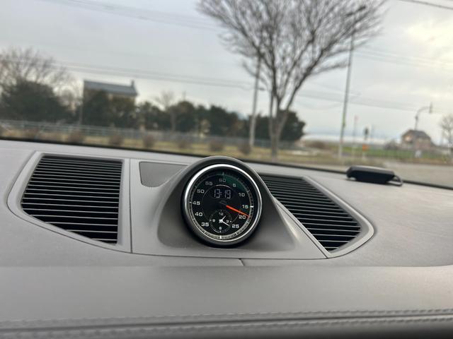 マカン マカン　ターボ　ターボ（５名）　本革シート　電動格納ミラー　３６０度カメラ　シートヒータ　バックモニター　Ｓカメラ　ＨＤＤナビ　盗難防止システム　ツインターボ　オートエアコン　オートライト　４ＷＤ　ナビ（21枚目）