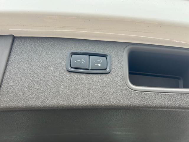 マカン マカン　ターボ　ターボ（５名）　本革シート　電動格納ミラー　３６０度カメラ　シートヒータ　バックモニター　Ｓカメラ　ＨＤＤナビ　盗難防止システム　ツインターボ　オートエアコン　オートライト　４ＷＤ　ナビ（31枚目）