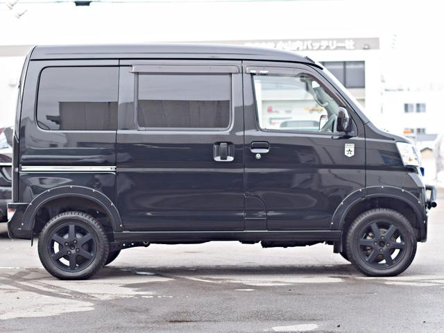 サンバーバン ＶＣターボスマートアシスト　ブレーキサポート　ＬＥＤヘッドライト　フルセグＴＶ　車線逸脱警報　バックカメラ　キーレス　アイドリングストップ　両側スライドドア　ドライブレコーダー　パートタイム４ＷＤ　横滑り防止機能　ＤＶＤ再生可能（12枚目）