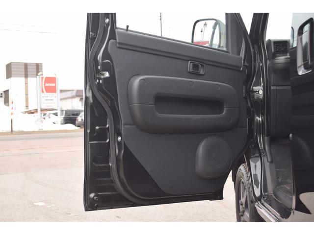 サンバーバン ＶＣターボスマートアシスト　ブレーキサポート　ＬＥＤヘッドライト　フルセグＴＶ　車線逸脱警報　バックカメラ　キーレス　アイドリングストップ　両側スライドドア　ドライブレコーダー　パートタイム４ＷＤ　横滑り防止機能　ＤＶＤ再生可能（44枚目）