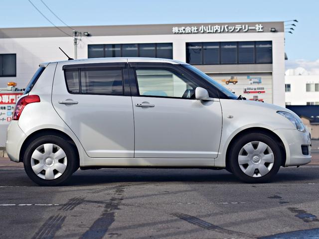 スイフト １．３ＸＧ　パワステ　盗難防止装置　運転席エアバッグ　４ＷＤ　スマートキー　ＡＢＳ　パワーウィンドウ　エアコン付き　キーレスキー　前席シートヒーター　Ｗエアバック（12枚目）
