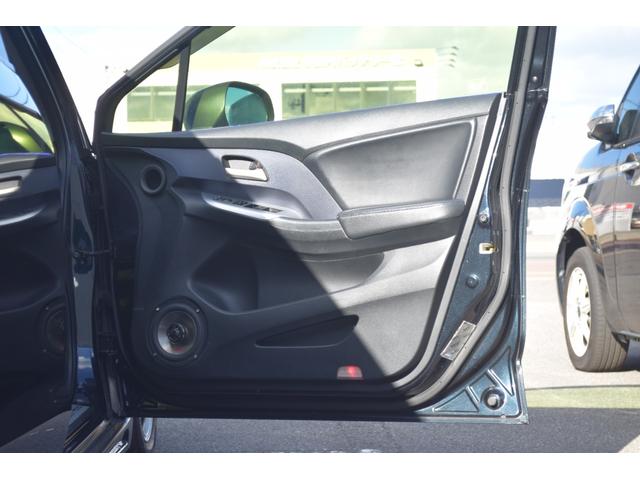 オデッセイ アブソルート　オートクルーズ　アルミ付　地デジＴＶ　キーレスエントリー　ナビＴＶ　三列シート　ＤＶＤ再生　エアコン　パワーウィンドウ　４ＷＤ　ＨＤＤナビ　ＡＢＳ　盗難防止システム　エアバッグ　パワーステアリング（41枚目）