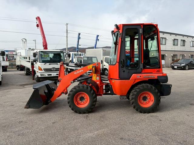 日本 ホイールローダーミニショベル小型特殊自動車(2枚目)