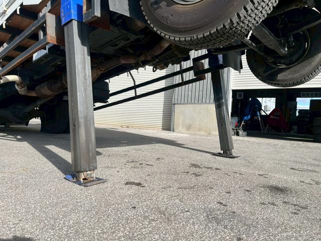 フォワード クレーン付き平ボデー 4段ラジコン仕様ロングジャッキセルフクレーン(18枚目)