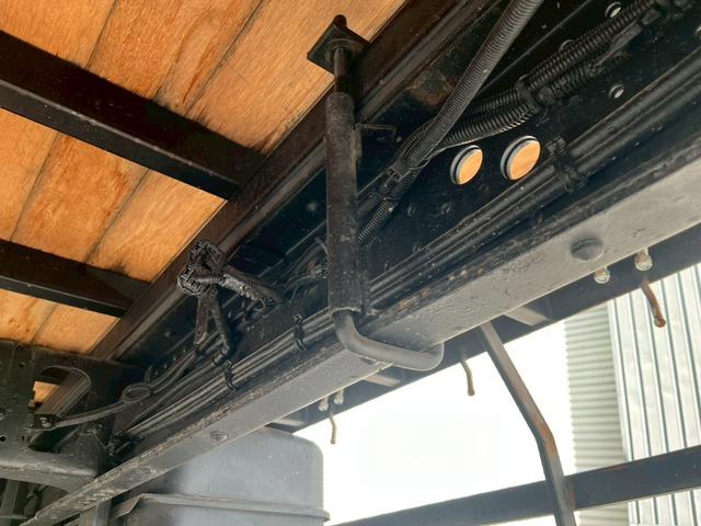 フォワード クレーン付き平ボデー 4段ラジコン仕様ロングジャッキセルフクレーン(27枚目)