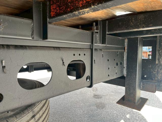 フォワード クレーン付き平ボデー 4段ラジコン仕様ロングジャッキセルフクレーン(30枚目)