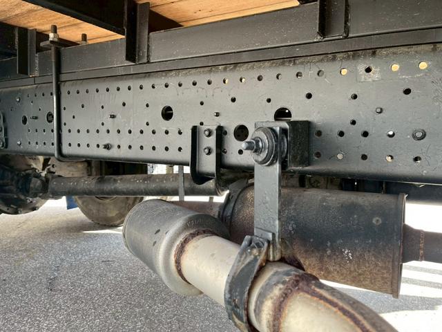 フォワード クレーン付き平ボデー 4段ラジコン仕様ロングジャッキセルフクレーン(32枚目)