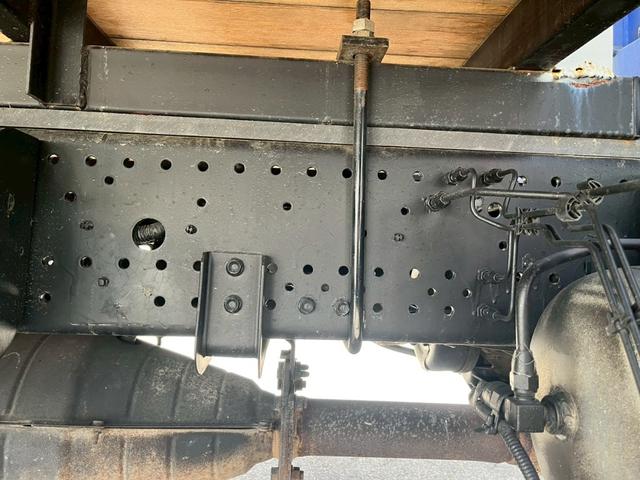 フォワード クレーン付き平ボデー 4段ラジコン仕様ロングジャッキセルフクレーン(33枚目)