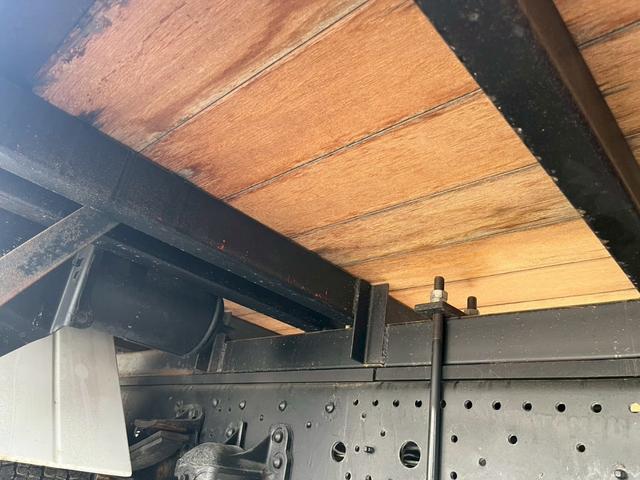 フォワード クレーン付き平ボデー 4段ラジコン仕様ロングジャッキセルフクレーン(34枚目)