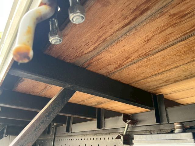 フォワード クレーン付き平ボデー 4段ラジコン仕様ロングジャッキセルフクレーン(35枚目)