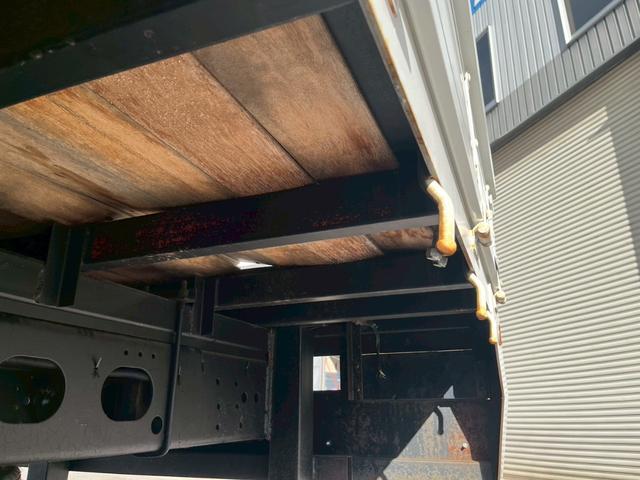 フォワード クレーン付き平ボデー 4段ラジコン仕様ロングジャッキセルフクレーン(36枚目)