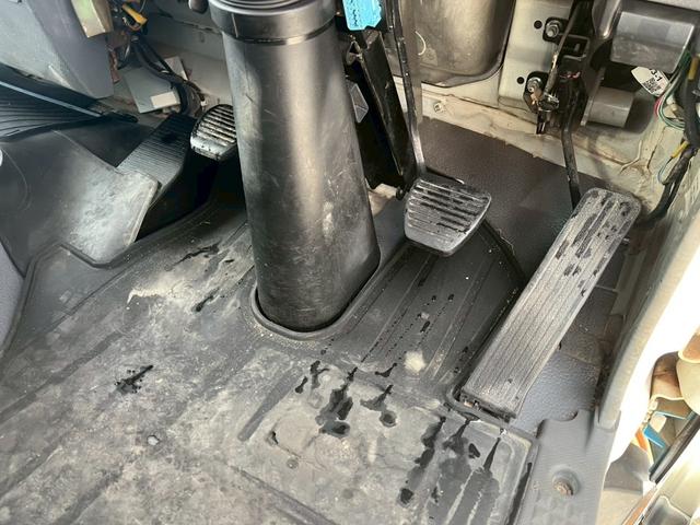 フォワード クレーン付き平ボデー 4段ラジコン仕様ロングジャッキセルフクレーン(54枚目)