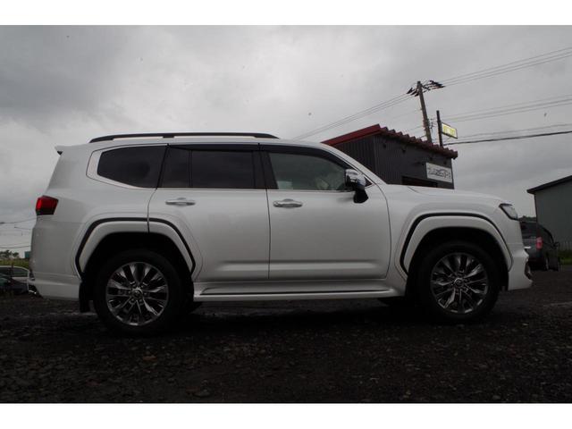 TOYOTA LAND CRUISER ZX | 2022 | PEARL | 3729 km | details TOYOTA LAND CRUISER ZX | 2022 | PEARL | 3729 km | details