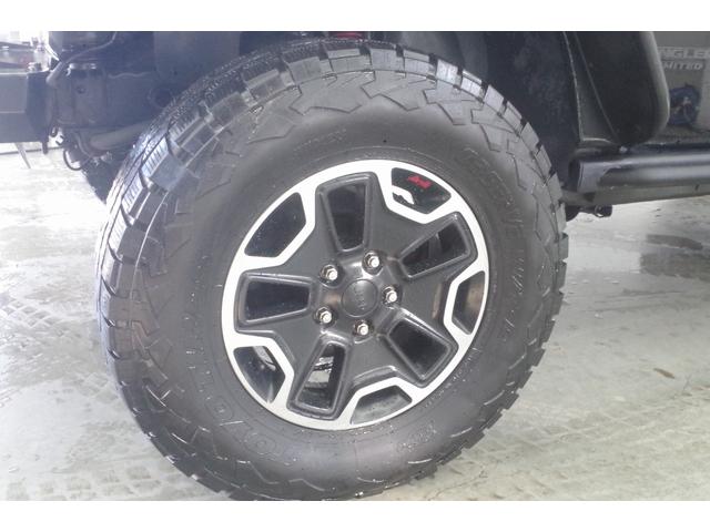 ジープ・ラングラーアンリミテッド ルビコン　ハードロック　４ＷＤ／当社社有車／特別仕様車／事故無／リフトアップ／カスタムオーバーフェンダー／ＵＳサイドマーカー／アクスルロック／スウェイバー／レザーシート／シートヒーター／テールレンズガード／社外ナビ／フルセグ（11枚目）