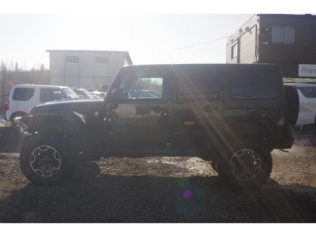 ジープ・ラングラーアンリミテッド ルビコン　ハードロック　４ＷＤ／当社社有車／特別仕様車／事故無／リフトアップ／カスタムオーバーフェンダー／ＵＳサイドマーカー／アクスルロック／スウェイバー／レザーシート／シートヒーター／テールレンズガード／社外ナビ／フルセグ（23枚目）