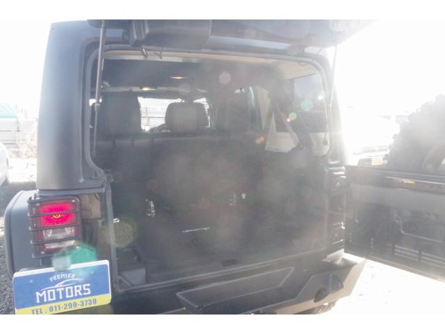 ジープ・ラングラーアンリミテッド ルビコン　ハードロック　４ＷＤ／当社社有車／特別仕様車／事故無／リフトアップ／カスタムオーバーフェンダー／ＵＳサイドマーカー／アクスルロック／スウェイバー／レザーシート／シートヒーター／テールレンズガード／社外ナビ／フルセグ（28枚目）