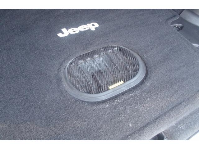 ジープ・ラングラーアンリミテッド ルビコン　ハードロック　４ＷＤ／当社社有車／特別仕様車／事故無／リフトアップ／カスタムオーバーフェンダー／ＵＳサイドマーカー／アクスルロック／スウェイバー／レザーシート／シートヒーター／テールレンズガード／社外ナビ／フルセグ（29枚目）