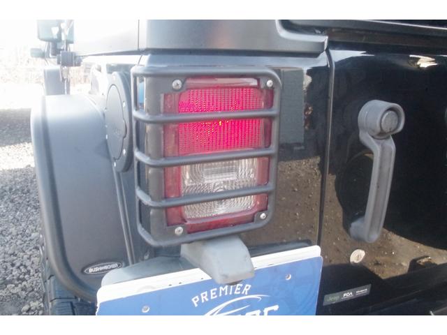 ジープ・ラングラーアンリミテッド ルビコン　ハードロック　４ＷＤ／当社社有車／特別仕様車／事故無／リフトアップ／カスタムオーバーフェンダー／ＵＳサイドマーカー／アクスルロック／スウェイバー／レザーシート／シートヒーター／テールレンズガード／社外ナビ／フルセグ（30枚目）