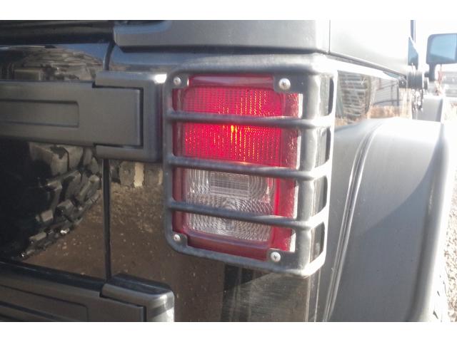 ジープ・ラングラーアンリミテッド ルビコン　ハードロック　４ＷＤ／当社社有車／特別仕様車／事故無／リフトアップ／カスタムオーバーフェンダー／ＵＳサイドマーカー／アクスルロック／スウェイバー／レザーシート／シートヒーター／テールレンズガード／社外ナビ／フルセグ（31枚目）