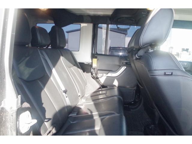 ジープ・ラングラーアンリミテッド ルビコン　ハードロック　４ＷＤ／当社社有車／特別仕様車／事故無／リフトアップ／カスタムオーバーフェンダー／ＵＳサイドマーカー／アクスルロック／スウェイバー／レザーシート／シートヒーター／テールレンズガード／社外ナビ／フルセグ（32枚目）